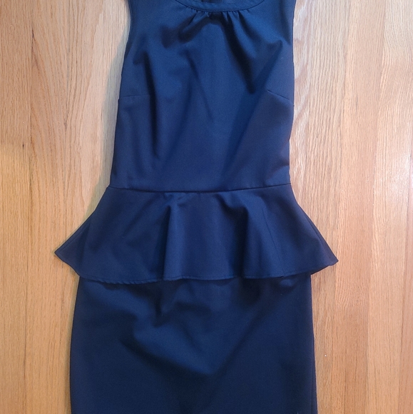 Black Dress - Picture 5 of 5